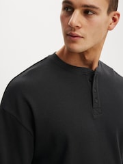أسود - Cotton On Relaxed Fit Textured Henley Long Sleeve T-Shirt - صورة 3 من 4