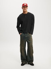أسود - Cotton On Relaxed Fit Textured Henley Long Sleeve T-Shirt - صورة 4 من 4