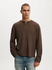 Braun - Cotton On Relaxed Fit Textured Henley Long Sleeve T-Shirt - Bild 1 von 5