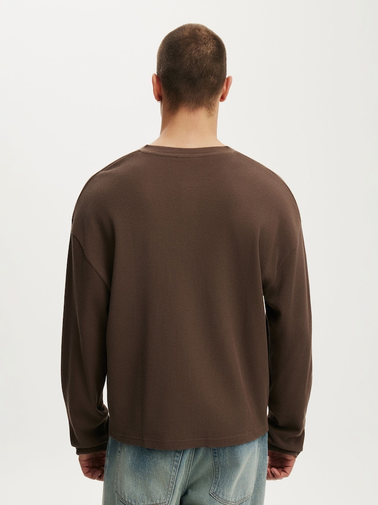 Braun - Cotton On Relaxed Fit Textured Henley Long Sleeve T-Shirt - Bild 2 von 5
