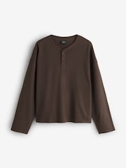 Braun - Cotton On Relaxed Fit Textured Henley Long Sleeve T-Shirt - Bild 5 von 5