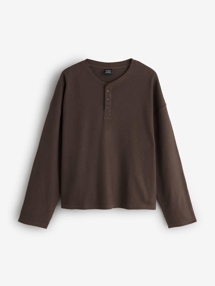 Braun - Cotton On Relaxed Fit Textured Henley Long Sleeve T-Shirt - Bild 5 von 5