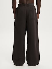 بني - بنطلون واسع جدًا Super Baggy من Cotton On - صورة 2 من 5