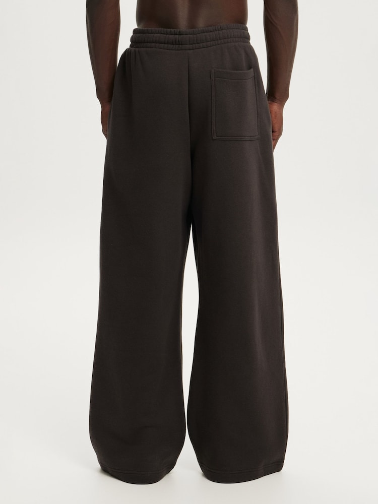 بني - بنطلون واسع جدًا Super Baggy من Cotton On - صورة 2 من 5