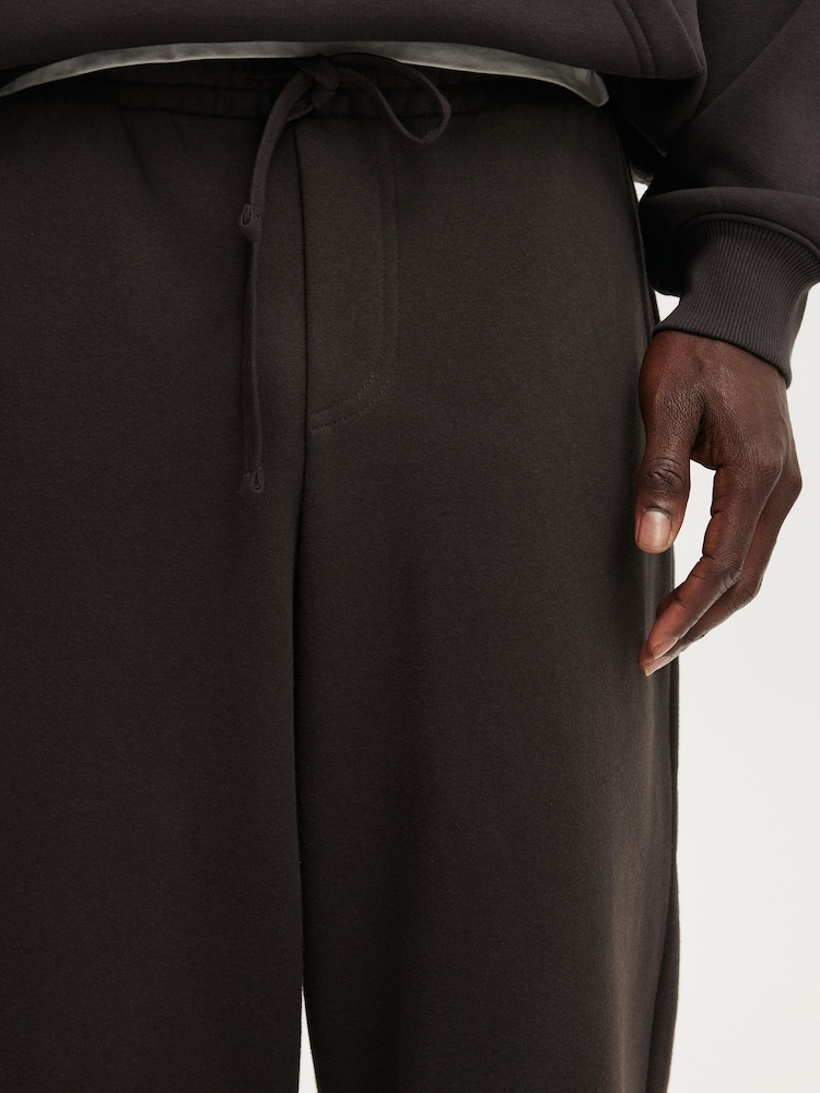 بني - بنطلون واسع جدًا Super Baggy من Cotton On - صورة 5 من 5