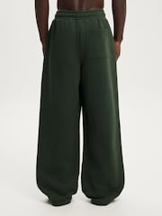أخضر داكن - بنطلون واسع جدًا Super Baggy من Cotton On - صورة 2 من 5