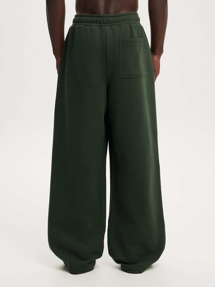 أخضر داكن - بنطلون واسع جدًا Super Baggy من Cotton On - صورة 2 من 5
