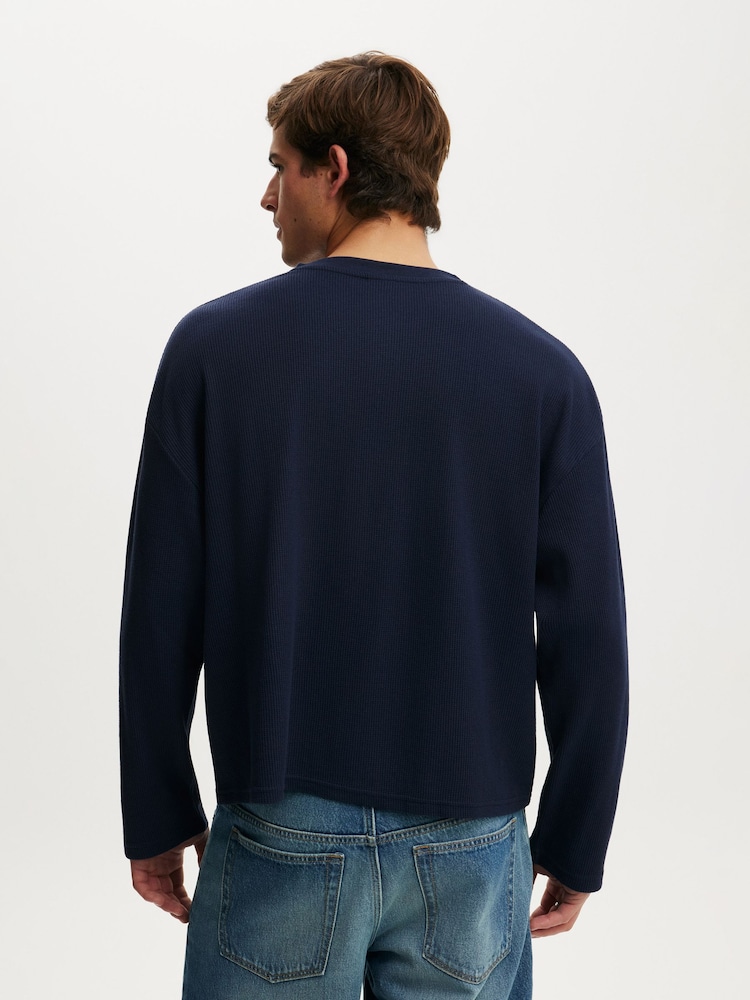 أزرق - Cotton On Relaxed Fit Textured Henley Long Sleeve T-Shirt - صورة 2 من 4
