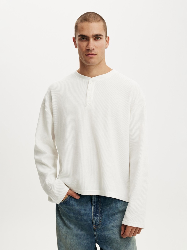 أبيض - Cotton On Relaxed Fit Textured Henley Long Sleeve T-Shirt - صورة 1 من 4