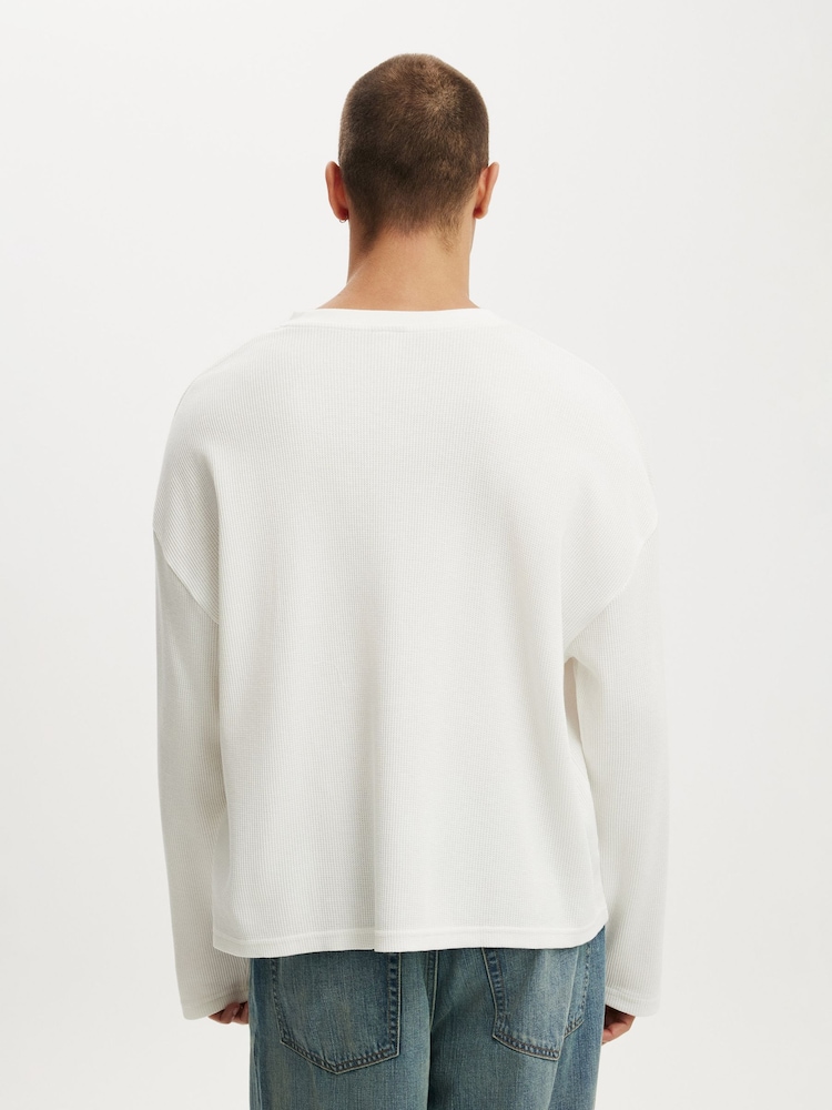 أبيض - Cotton On Relaxed Fit Textured Henley Long Sleeve T-Shirt - صورة 2 من 4