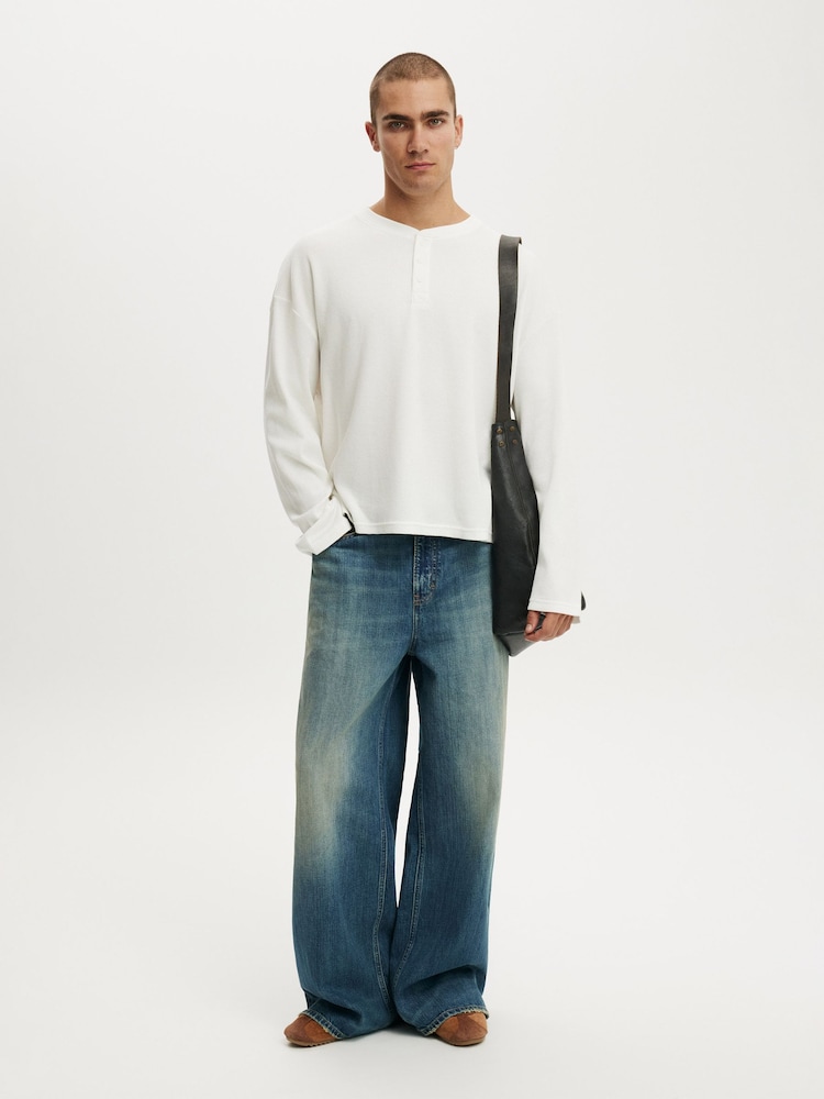 أبيض - Cotton On Relaxed Fit Textured Henley Long Sleeve T-Shirt - صورة 4 من 4