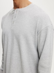 رمادي - Cotton On Relaxed Fit Textured Henley Long Sleeve T-Shirt - صورة 3 من 4