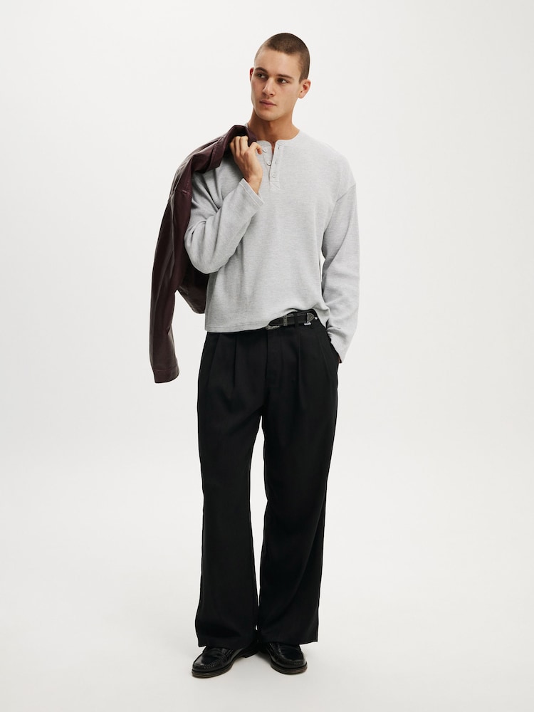 رمادي - Cotton On Relaxed Fit Textured Henley Long Sleeve T-Shirt - صورة 4 من 4