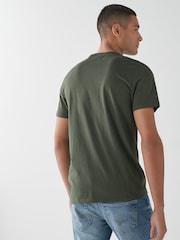 Dunkel Khaki/Grün - Reguläre Passform - Essential T-Shirt mit V-Ausschnitt - Bild 2 von 5