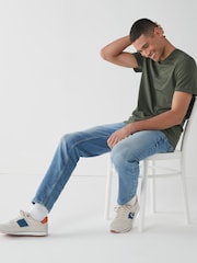 Dunkel Khaki/Grün - Reguläre Passform - Essential T-Shirt mit V-Ausschnitt - Bild 3 von 5