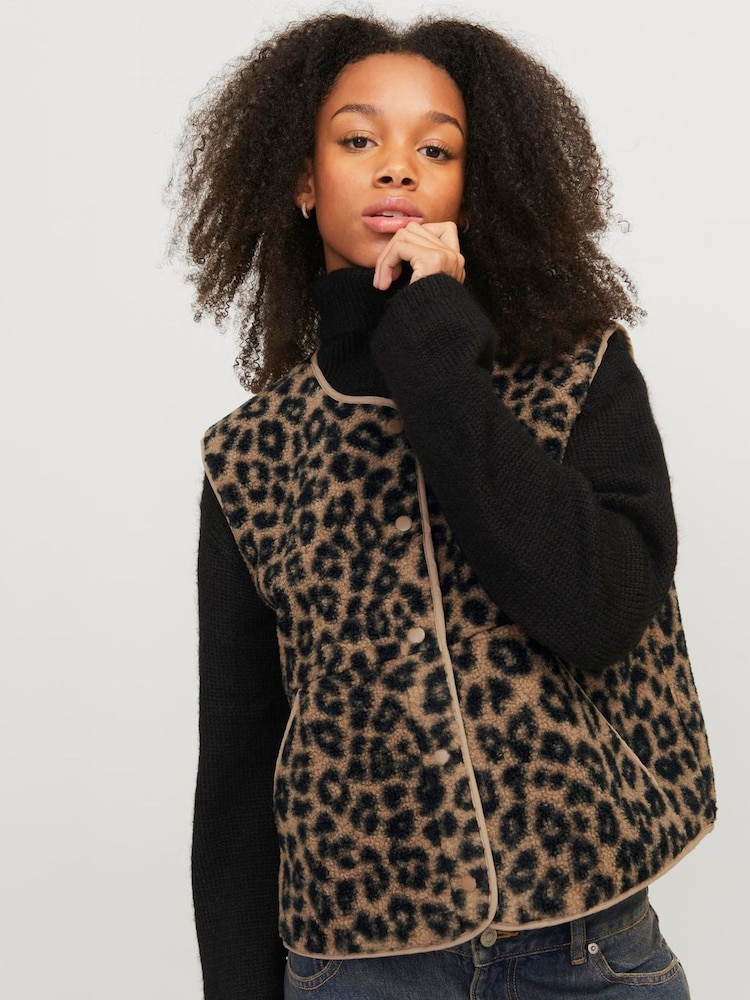 JJXX Leopard Animal Print Teddy Vest - Bild 1 von 7 JJXX Leopard Animal Print Teddy Vest - Bild 1 von 7