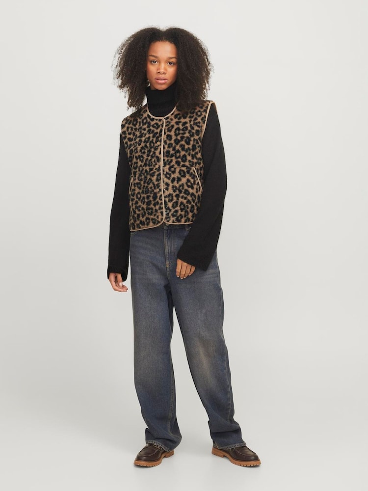 JJXX Leopard Animal Print Teddy Vest - Bild 2 von 7 JJXX Leopard Animal Print Teddy Vest - Bild 2 von 7