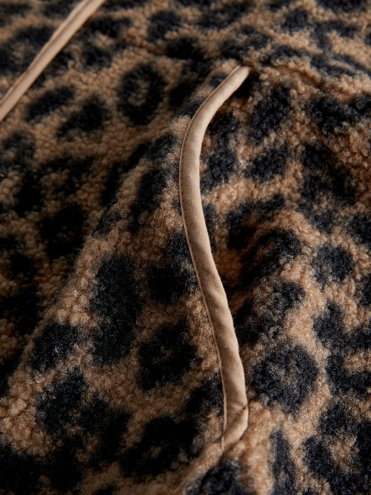 JJXX Leopard Animal Print Teddy Vest - Bild 7 von 7 JJXX Leopard Animal Print Teddy Vest - Bild 7 von 7