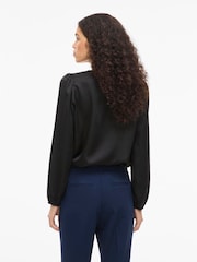 Blouse en satin à manches longues et col en V VILA - Image 2 sur 3