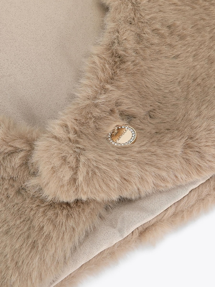 Carvela Fur Shawl - Imagen 3 de 3
