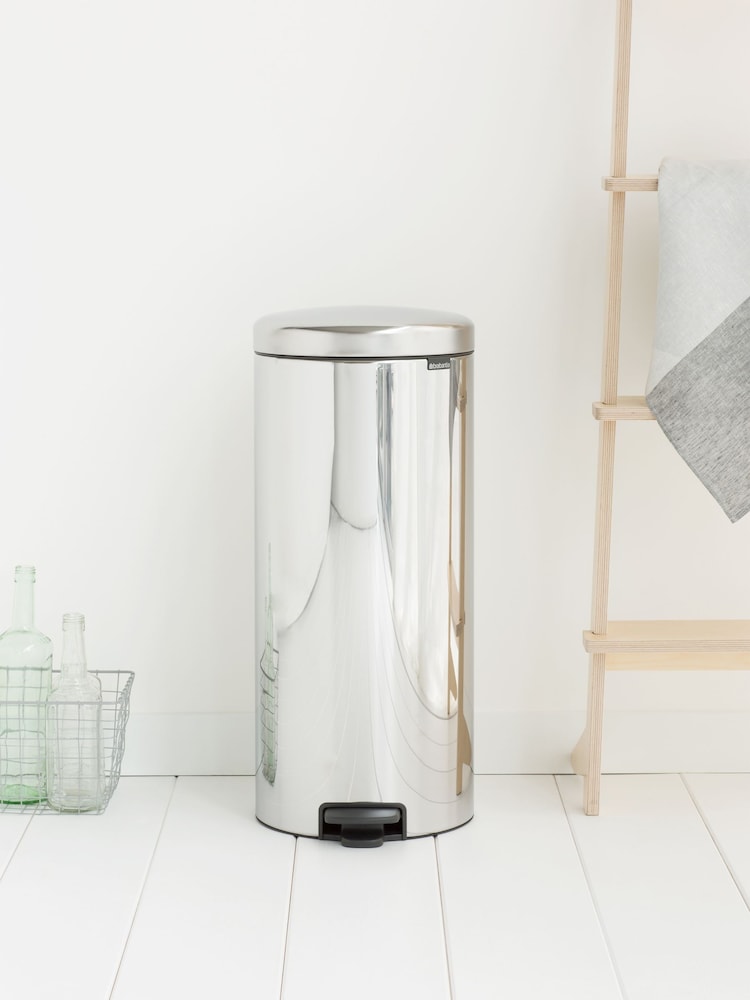 Brabantia Brilliant Steel NewIcon 30L Pedal Bin - Image 2 of 6 Brabantia Brilliant Steel NewIcon 30L Pedal Bin - Image 2 of 6