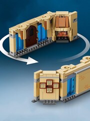 LEGO Harry Potter Hogwarts Room of Requirement Set 75966 - Image 5 of 8
