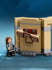 LEGO Harry Potter Hogwarts Room of Requirement Set 75966 - Image 6 of 8