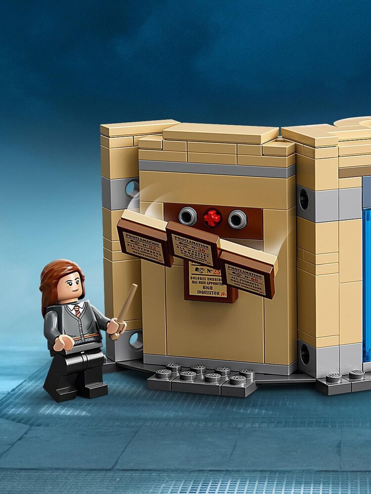 LEGO Harry Potter Hogwarts Room of Requirement Set 75966 - Image 6 of 8