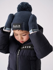 Темно-синий - Baker by Ted Baker темно-синие шапочки с помпонами и рукавицы для мальчиков - Изображение 5 из 6