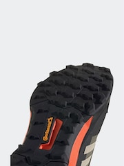 أخضر - حذاء للسير في المناطق الوعرة تصميم AX4 GORE-TEX من adidas Terrex - صورة 11 من 12