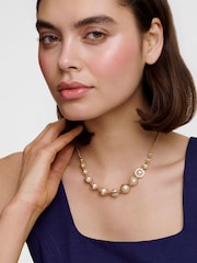Karen Millen Logo Pearl Necklace - Bilde 3 av 6