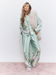 River Island Light Long Sleeve Swan Satin Pyjamas Set - صورة 1 من 4