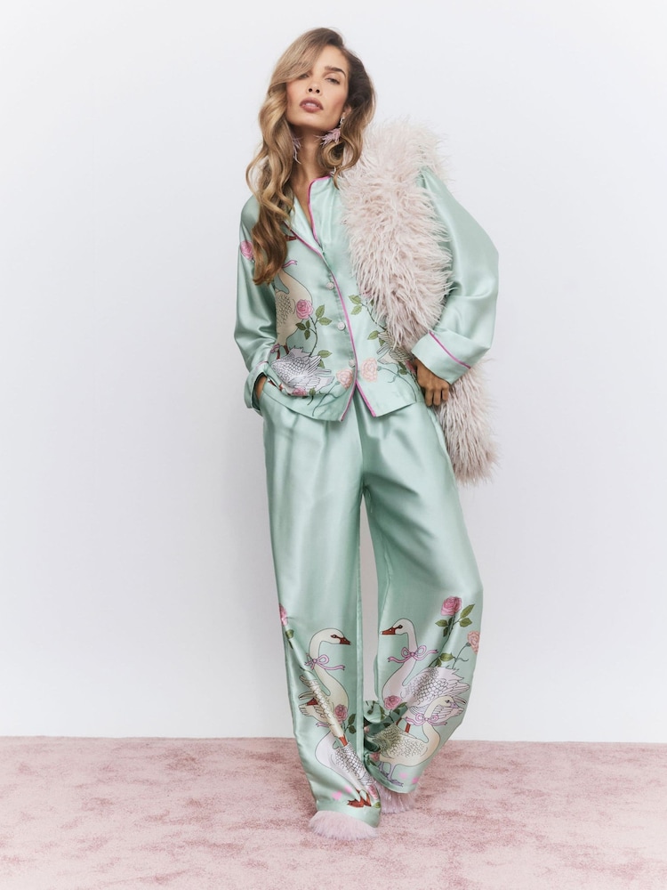 River Island Light Long Sleeve Swan Satin Pyjamas Set - صورة 1 من 4 River Island Light Long Sleeve Swan Satin Pyjamas Set - صورة 1 من 4
