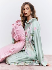 River Island Light Long Sleeve Swan Satin Pyjamas Set - صورة 3 من 4