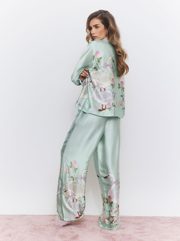River Island Light Long Sleeve Swan Satin Pyjamas Set - صورة 4 من 4 River Island Light Long Sleeve Swan Satin Pyjamas Set - صورة 4 من 4