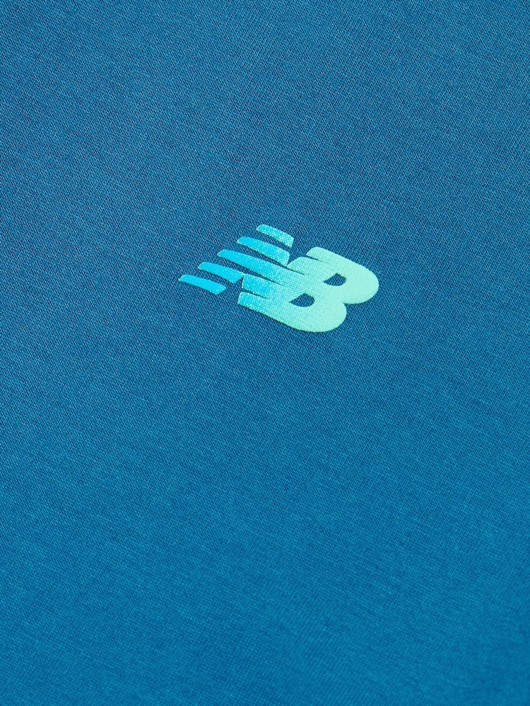 New Balance Vi är inne på det på lång sikt Grafisk T-shirt - Bild 4 av 4