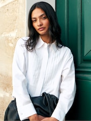 Ro&Zo Pleated Tuxedo Cropped Shirt - Image 1 de 5