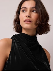 Schwarz - Ro&Zo Velvet Cowl Top - Bild 3 von 5