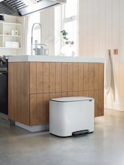 Brabantia White Bo 11 Plus 23L Pedal Bin - Image 1 of 5