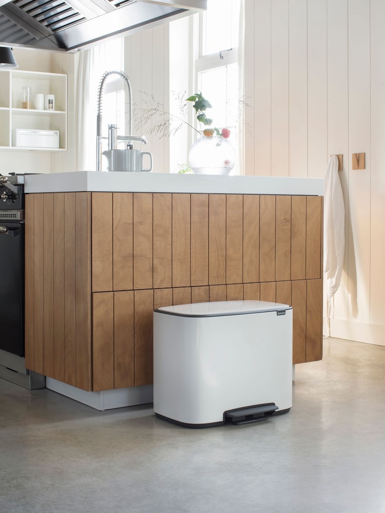 Brabantia White Bo 11 Plus 23L Pedal Bin - Image 1 of 5