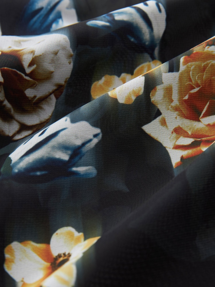 Schwarz/Blumenprint - Langärmeliges, transparentes Hemd mit Print - Bild 6 von 6 Schwarz/Blumenprint - Langärmeliges, transparentes Hemd mit Print - Bild 6 von 6