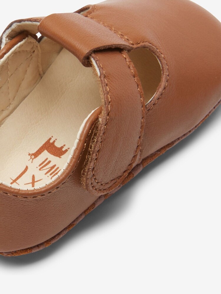 Hellbraun - Babyschuhe aus Leder mit T-Steg (0–24 Monate) - Bild 6 von 6 Hellbraun - Babyschuhe aus Leder mit T-Steg (0–24 Monate) - Bild 6 von 6