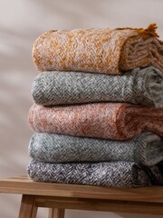 بطانية Weaver بنقشة دقيقة من Furn - صورة 3 من 5