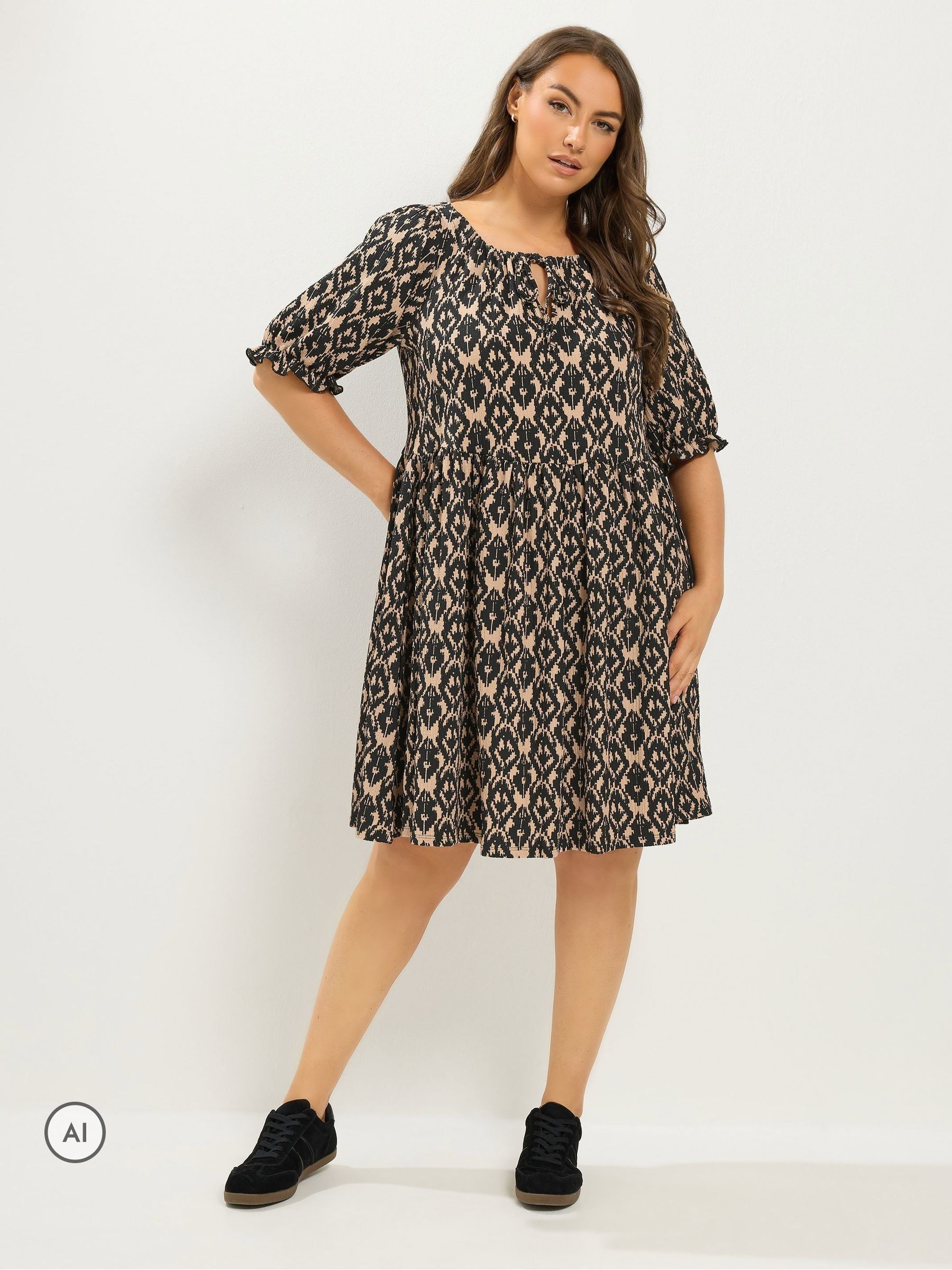 Yours Women's Abstract Short Sleeve Dress in Black | Size: 30-32 - Image 2