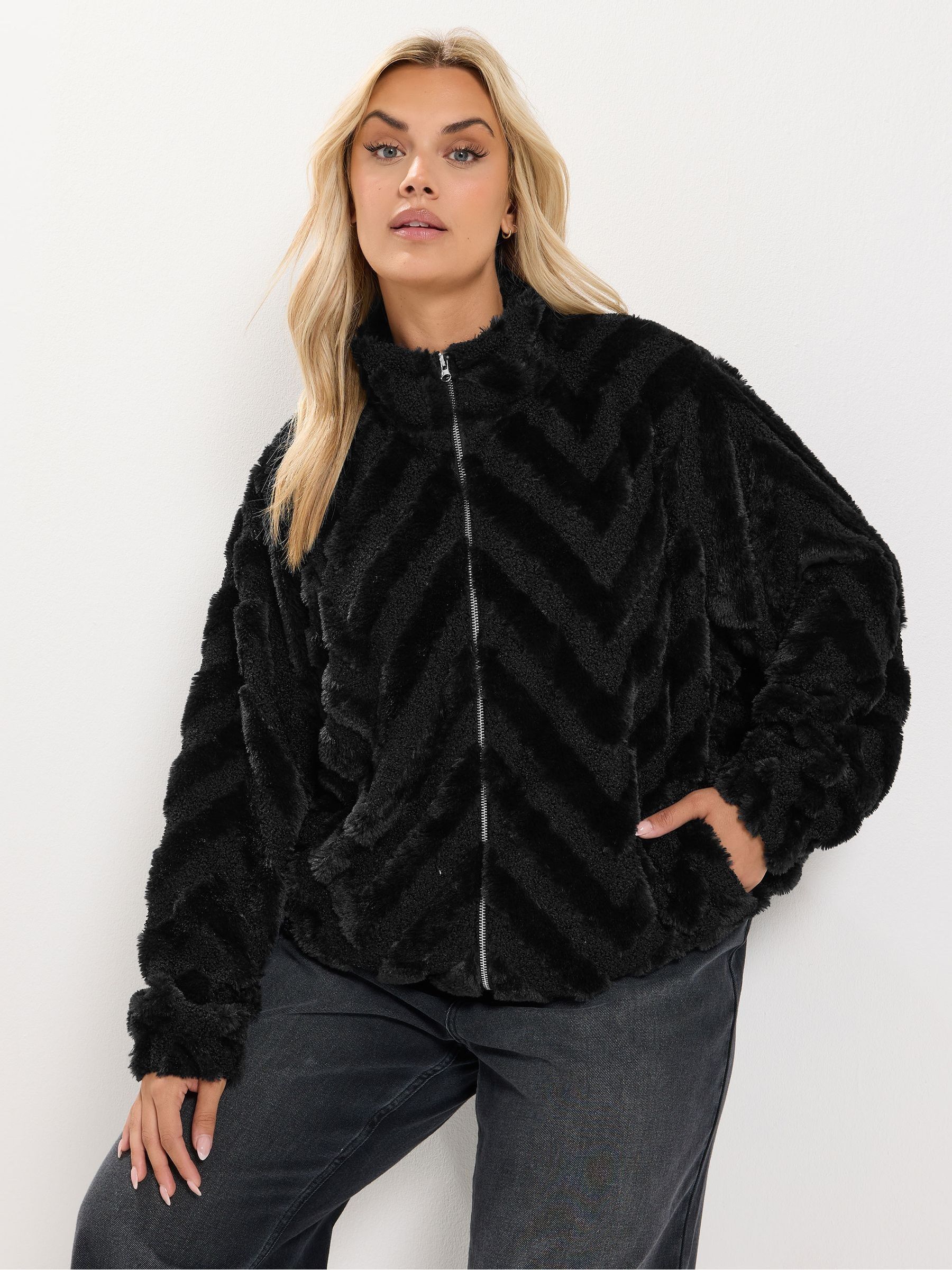 Yours Women's Black Faux Fur Borg Fleece In | Size: 26-28 - Image 2