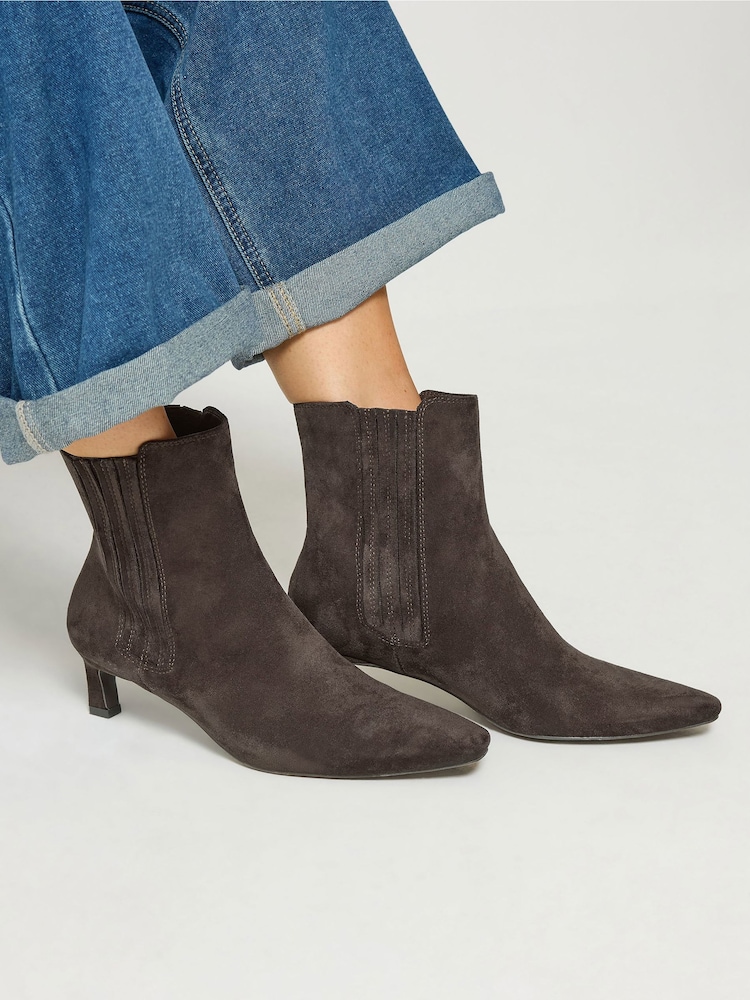 Long Tall Sally Brown Kitten Heel Chelsea Boots In Standard Fit - Image 1 of 5 Long Tall Sally Brown Kitten Heel Chelsea Boots In Standard Fit - Image 1 of 5