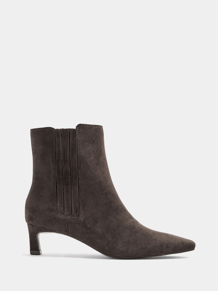 Long Tall Sally Brown Kitten Heel Chelsea Boots In Standard Fit - Image 2 of 5 Long Tall Sally Brown Kitten Heel Chelsea Boots In Standard Fit - Image 2 of 5
