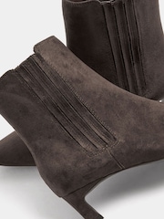 Long Tall Sally Brown Kitten Heel Chelsea Boots In Standard Fit - Image 5 of 5
