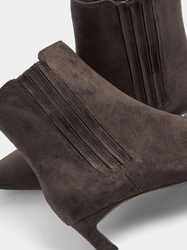 Long Tall Sally Brown Kitten Heel Chelsea Boots In Standard Fit - Image 5 of 5 Long Tall Sally Brown Kitten Heel Chelsea Boots In Standard Fit - Image 5 of 5