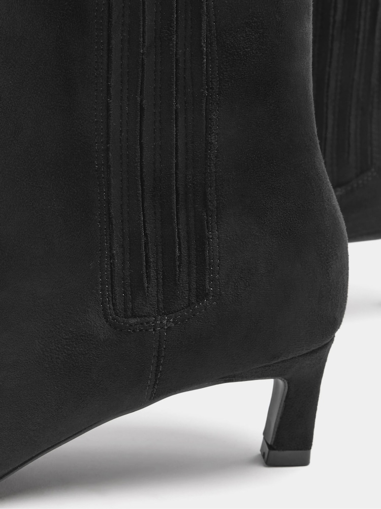 Long Tall Sally Black Kitten Heel Chelsea Boots In Standard Fit - Image 5 of 5 Long Tall Sally Black Kitten Heel Chelsea Boots In Standard Fit - Image 5 of 5